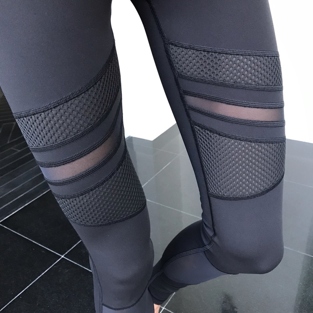 NWT Lululemon Wunder Under Mix and Mesh Size 4